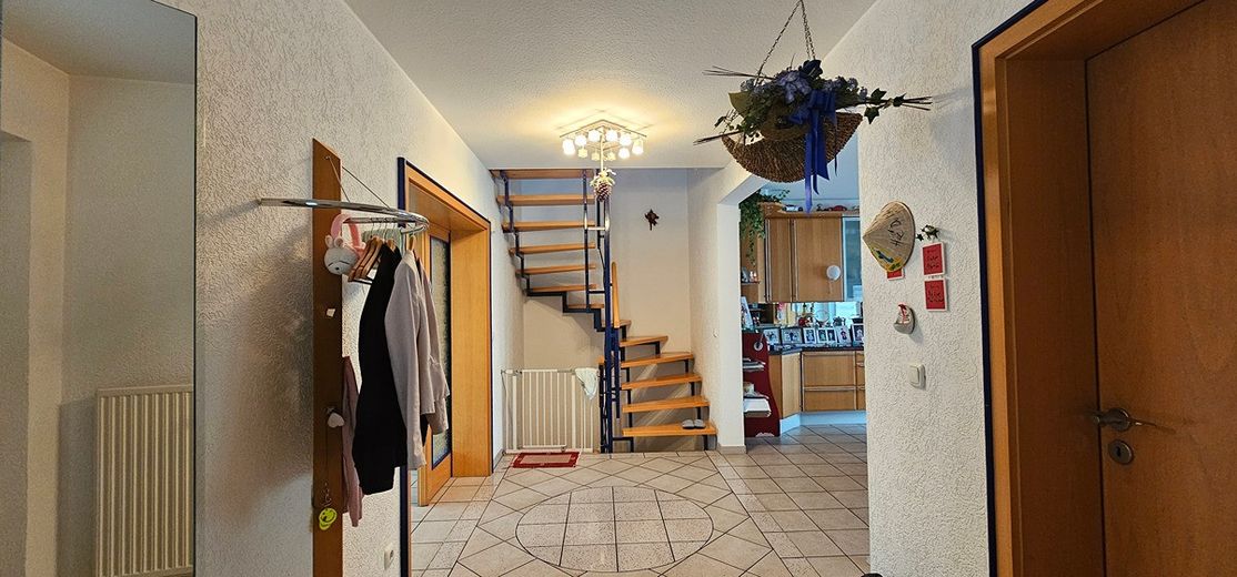Hochwertig ausgestattetes Doppelhaushälfte-Eckhaus mit Garage, Garten und Wintergarten  in 41065 Mönchengladbach – Deutschland – NRW – Foto 5