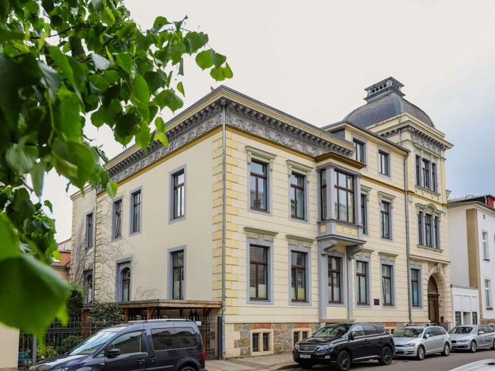 Per uso proprio: 5 stanze, cucina, bagno, WC di servizio, immobile storico tutelato nel quartiere Waldstraßenviertel, 300 m dal Rosental – Foto 1