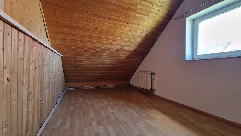Attraktives Grundstück mit Altbestand und Bergblick – Sanierung oder Neubau möglich – Appartment
