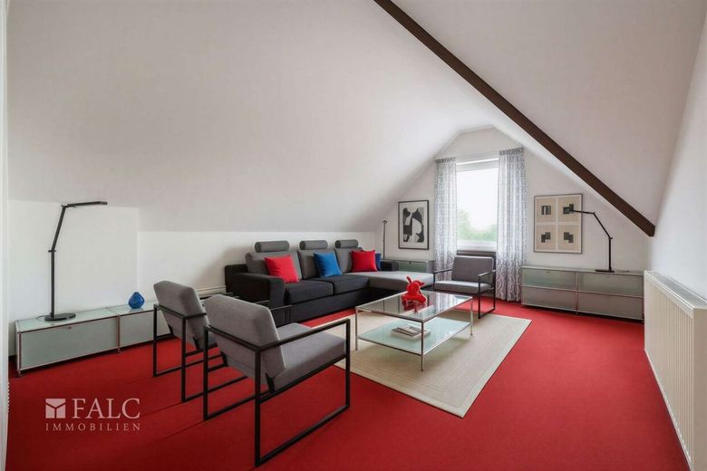 Seltene Gelegenheit: Großzügiges Mehrgenerationenhaus zum nahezu Bodenwertpreis! – Wohnzimmer DG