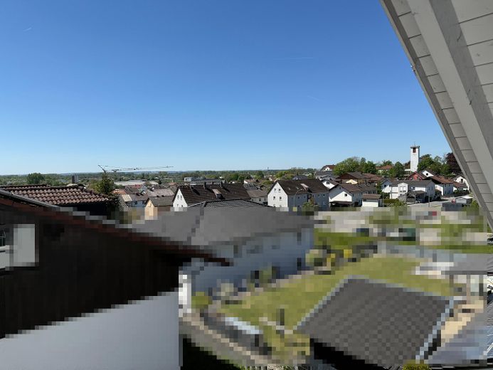 ETW mit gehobener Ausstattung und Fernblick in beliebtem Wohnviertel von Hengersberg – Fernblick Wohnzimmer Donautal