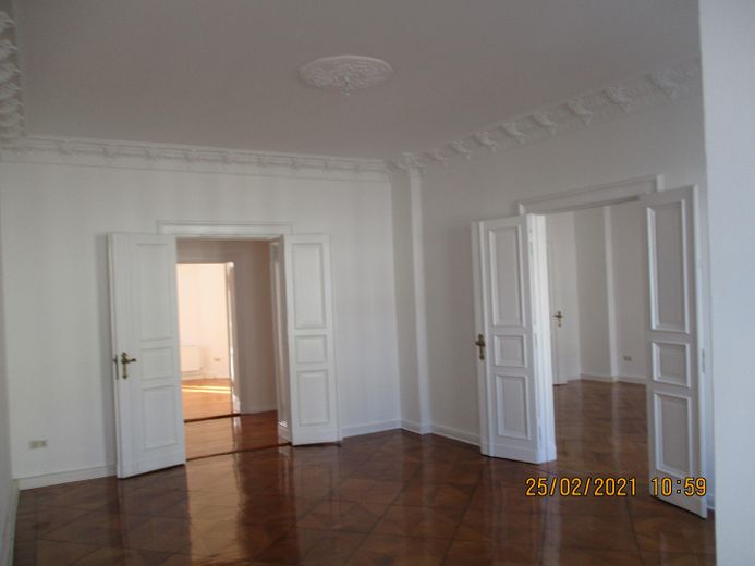 Wunderschöne große 5 Zimmer Altbauwohnung in zentraler Lage – Erkerzimmer