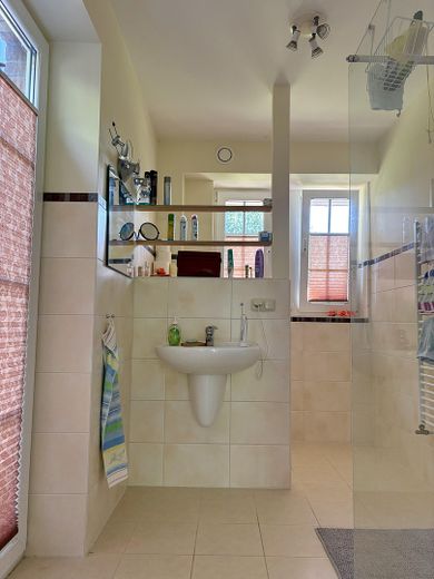 provisionsfrei: Reetdachhaus auf Traumgrundstück mit Meernähe & Ferienhaus-Potenzial – Südrügen – Bad EG