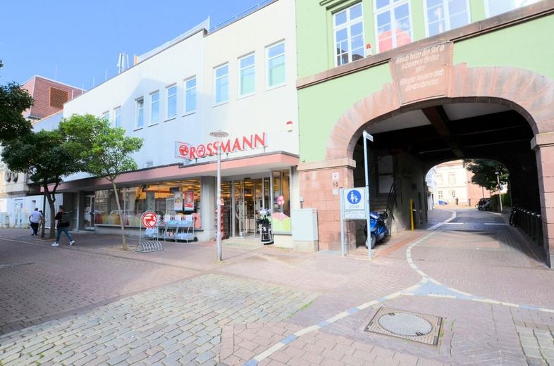 Repräsentatives Ladenlokal/Austellungsraum/Bürofläche in der Innenstadt zu vermieten! – Vermietung Gewerbe - Oberbachstraße 41/43, 37603 Holzminden