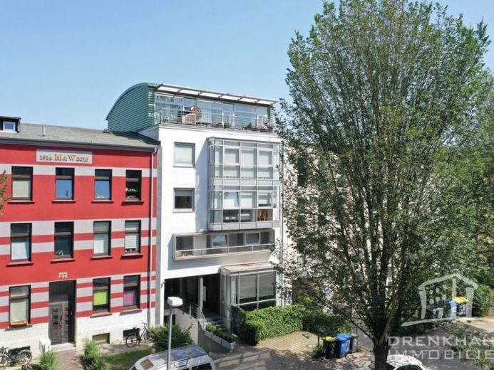 Helle, moderne Wohnung mit Einbauküche, Vollbad, Einbauschränken, Balkon & Stellplatz – Foto 1