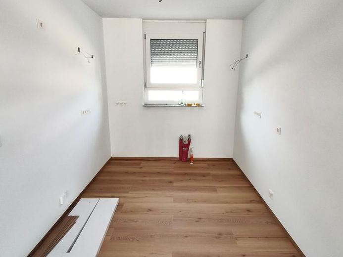 Reihenmittelhaus mit Garten, Garage und zusätzlichem Stellplatz – Offene Küche Bild 2