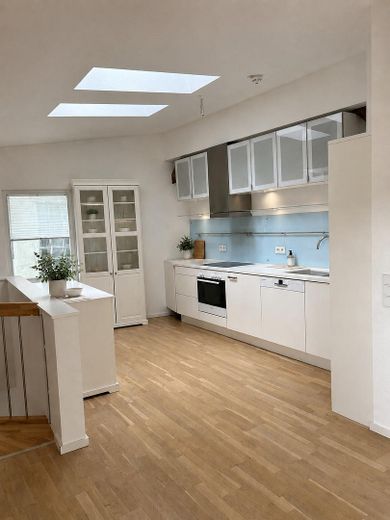 Penthouse Wohnung mit einmaliger Dachterasse und Seeblick ! – Einbauküche