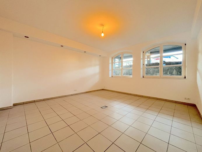 Sanierte Loftwohnung: Mit Terrasse, Stellplatz und Gartenzugang – Schlafzimmer