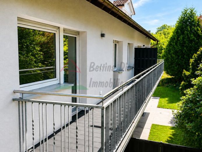 **RISERVATO**DIETZ: appartamento di 3 locali al 1° piano rialzato in un edificio di 7 unità abitative riqualificato energeticamente, con balcone, vicino al margine del bosco – Foto 1
