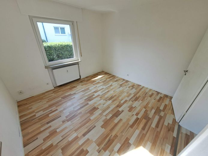 Gartenanteil  + Terrasse + Hobbyraum am Rande von Rudersberg – Zimmer