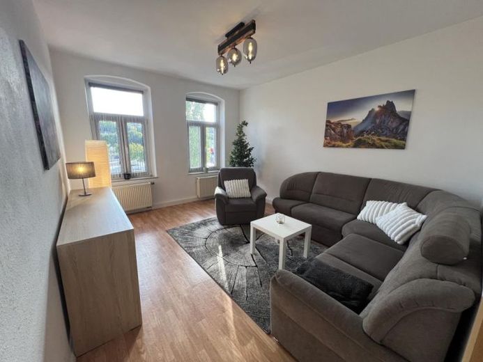 Neuwertige Einbauküche und kurze Wege ins Zentrum! Helle möblierte 2 Raum Wohnung – Foto 1