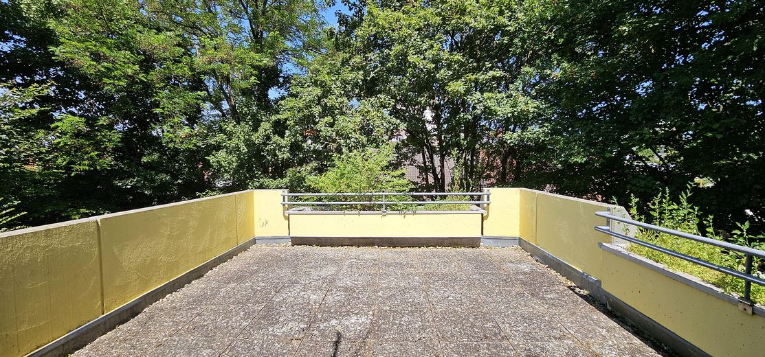 Terrasse umgeben von Natur