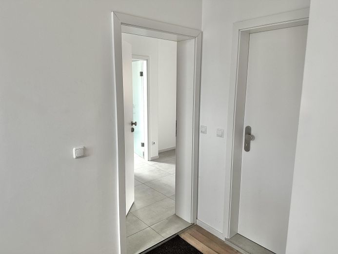Moderne 2 Zimmer im kernsanierten Altbau – Eingangssituation