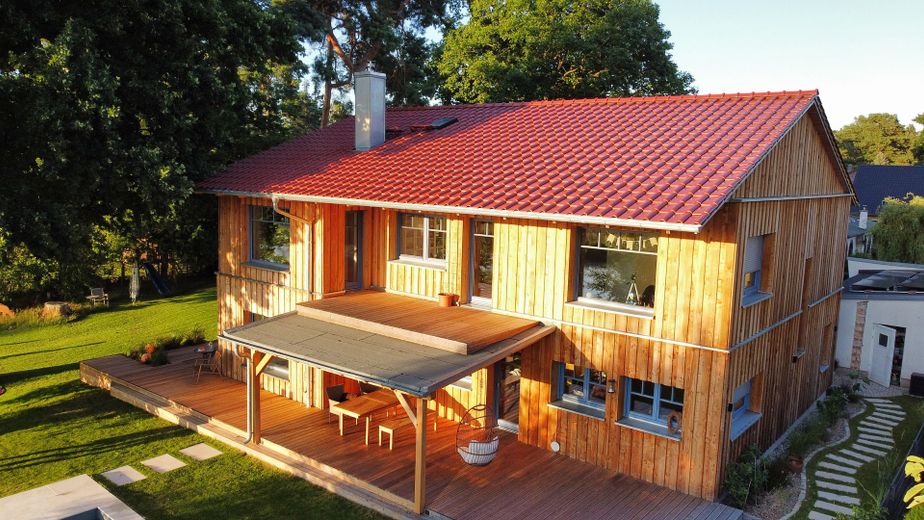 Exklusives Wassergrundstück mit 47 Metern privater Uferfront – Sonnenterrasse mit Balkon