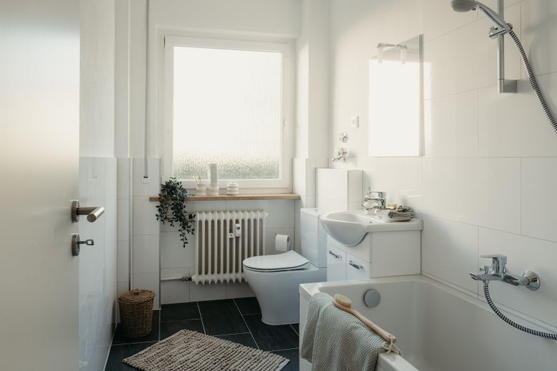 Bad mit Badewanne