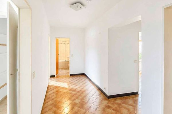 Wohnen am Kurpark – gepflegte 3-Zimmer-Wohnung mit großem Balkon und Garage
