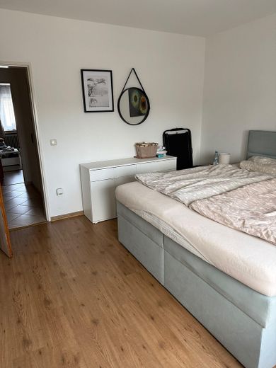 Gut geschnittene 2 Zimmer Wohnung im 2. OG mit Balkon ab dem 01.12.2026. – Schlafzimmer