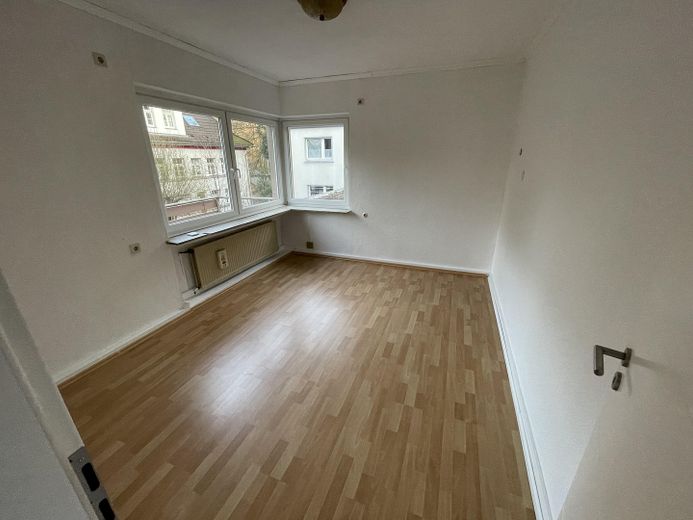 2 MEHRFAMILIENHÄUSER MIT 6 WOHNEINHEITEN + GROSSZÜGIGE GEWERBFLÄCHE - IM ZENTRUM VON GUMMERSBACH - – Schlafzimmer 1