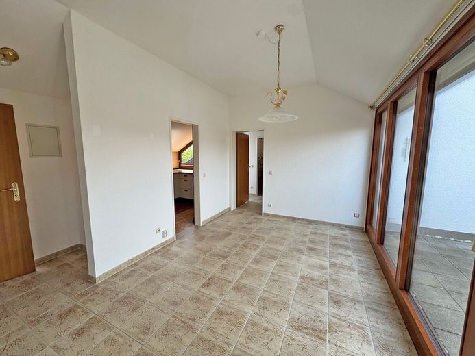 Bezugsfrei: Dachgeschosswohnung mit 2 herrlichen Dachterrassen in Taufkirchen – Wohnraum
