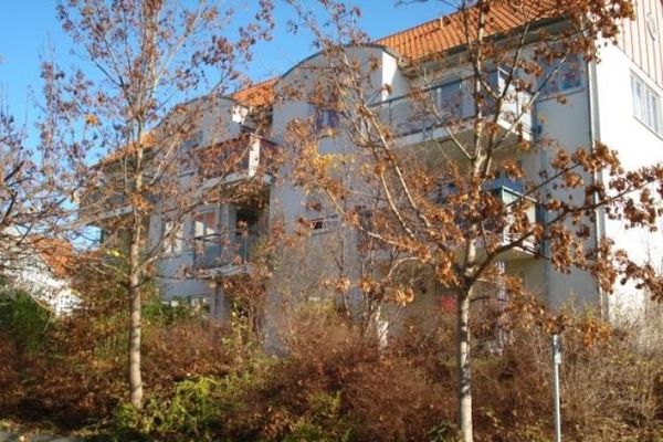 Appartamento curato con camere, terrazza, cucina componibile e garage sotterraneo