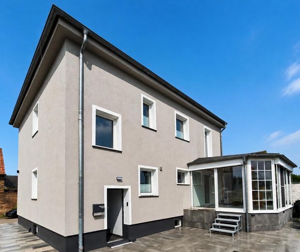 ​Arbeiten & Luxuriös Wohnen: Kernsaniertes Anwesen mit 114 m² Gewerbe-Areal & Autarkie-Technik – Hauseingang