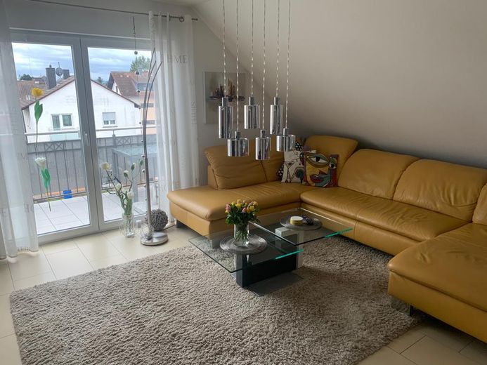 Appartamento mansardato di 4 locali, pari al nuovo, con grande balcone e cucina componibile a Münster Hessen – Foto 2