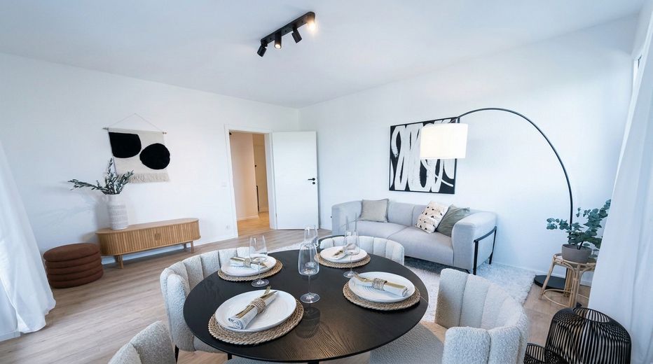 Mudarse en lugar de renovar: apartamento de 2 habitaciones recién modernizado con vistas panorámicas – Wohn-/Esszimmer