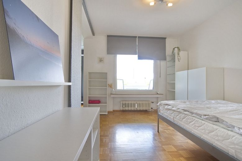 Schöne, ruhig gelegene Wohnung mit Balkon und guter Raumaufteilung, viel Komfort, angenehmes Wohnumfeld, – 5d65a9426c83cfd371fa43eb90bf579a1fb6b5d3.jpg