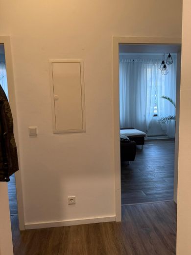 2 ZKB im modernisierten Altbau, Balkon – Flur 1