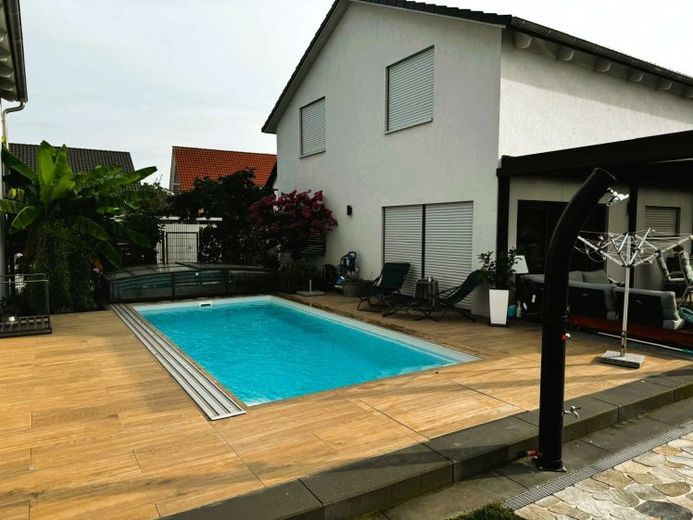 Elegantes Einfamilienhaus mit Pool in ruhiger Lage am Ortsrand von Kürzell. – Foto 1