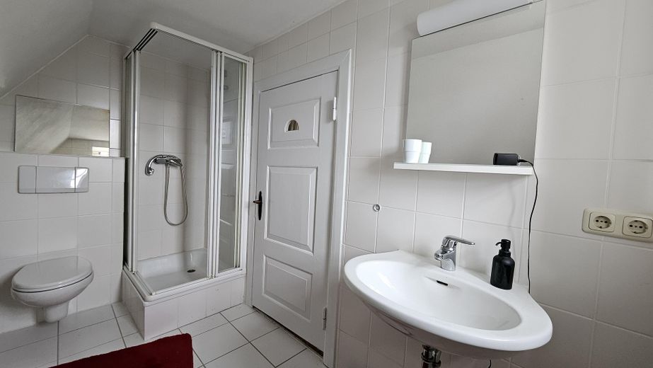 Da privato: casa storica modernizzata con tetto di paglia in posizione idilliaca – Duschbad im OG