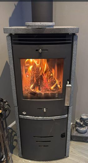 Zukunftssicheres Familiendomizil:  mit Kamin in zentraler Top-Lage! – Kaminofen