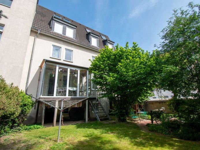 SELTENES IMMOBILIENPAKET | 3 Wohnungen mit Garten und Garagen für vielfältige Nutzungskonzepte – फोटो 1