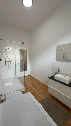 Charmante 1-Zimmer-Altbauwohnung direkt am Kurpark in Bad Oeynhausen – Badezimmer