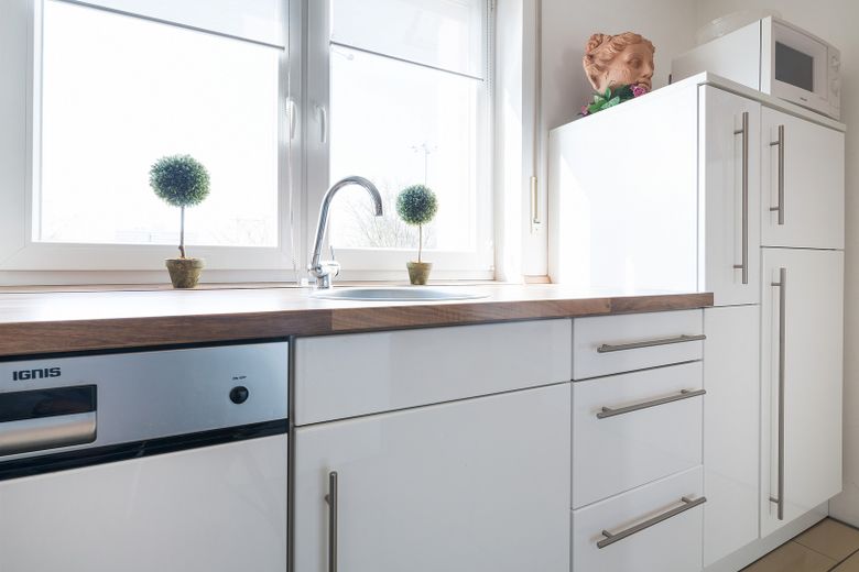 Exclusiv möbl. 2 Zimmer Wohnung in Düsseldorf-Oberkassel NK, Strom + WLAN inkl. – Küche 