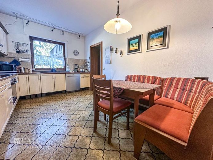 Spannender Bungalow mit Gewerbehalle und Zahnarztpraxis im wunderschönen Wipperfürth – Essecke