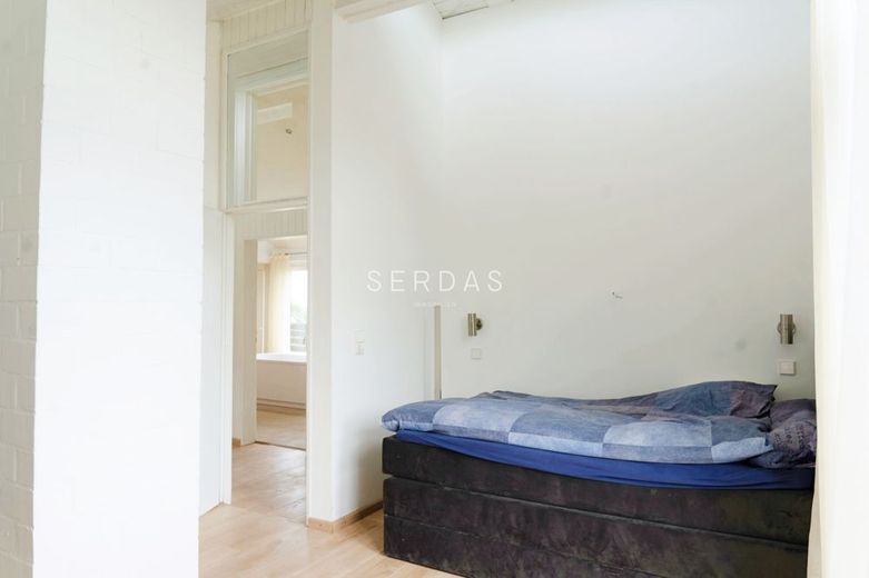 Architektenvilla in ruhiger Höhenlage mit Panoramablick und großem Grundstück – Kinderzimmer