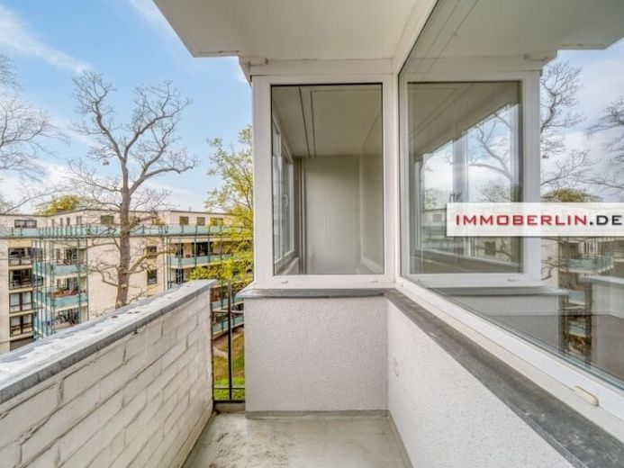 IMMOBERLIN.DE - Top-Lage! Helle 1-Zimmer-Wohnung mit Loggia in Zehlendorf – Foto 1