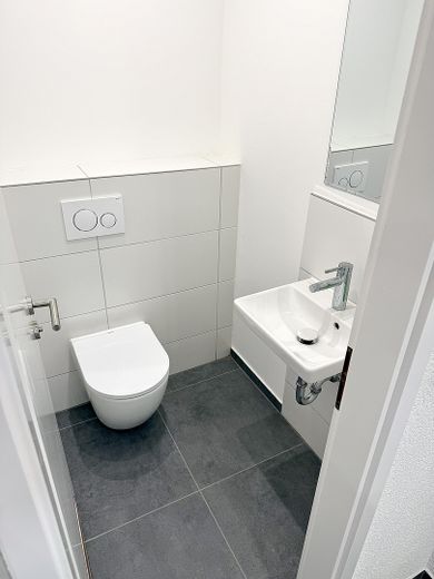 Einziehen & Wohlfühlen – hochwertig renoviertes Reihenendhaus mit Garten, Garage & PV – EG_WC