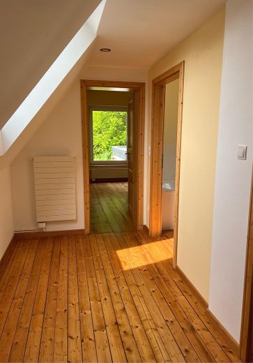 Vivre au centre sans stress de rénovation : maison individuelle compacte, grand jardin, garage XXL – Flur OG