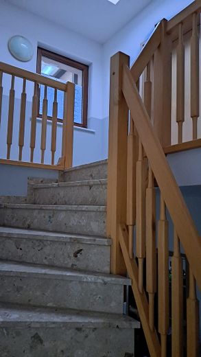 Rentable Kapitalanlage, Innenstadtlage, diskrete Vermarktung – Treppenhaus
