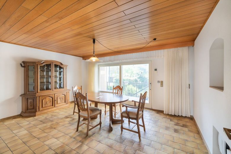 Großes Wohnhaus mit Garage, Garten und Zugang zum Fockenbach: Viel Raum für Ideen in Niederbreitbach – Esszimmer EG