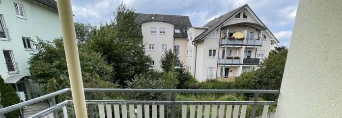 Frei ab 1.10.26 - im 1. OG - in TOP Lage ! Bad mit Fenster + großes Wohnzi.