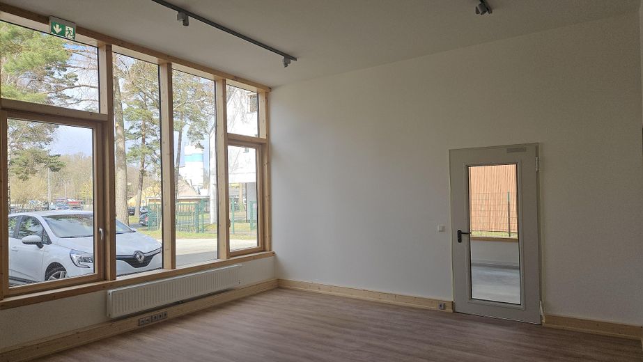 Halle commerciale neuve avec surface de bureaux dans un emplacement central idéal – Büroansicht 2
