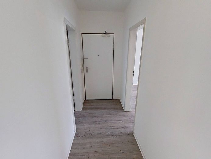 **1 KALTMIETERLASS ALS EINZUGSGESCHENK**Gemütliche 3-Zimmer-Wohnung mit BALKON und TAGESLICHTBAD – Flur