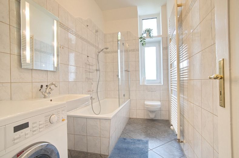 First-time occupancy after renovation: extremely appealingly designed and furnished apartment with loggia overlooking garden – 7e13a3b5d36797a8845ac4f8f78b319b0af65283.jpg