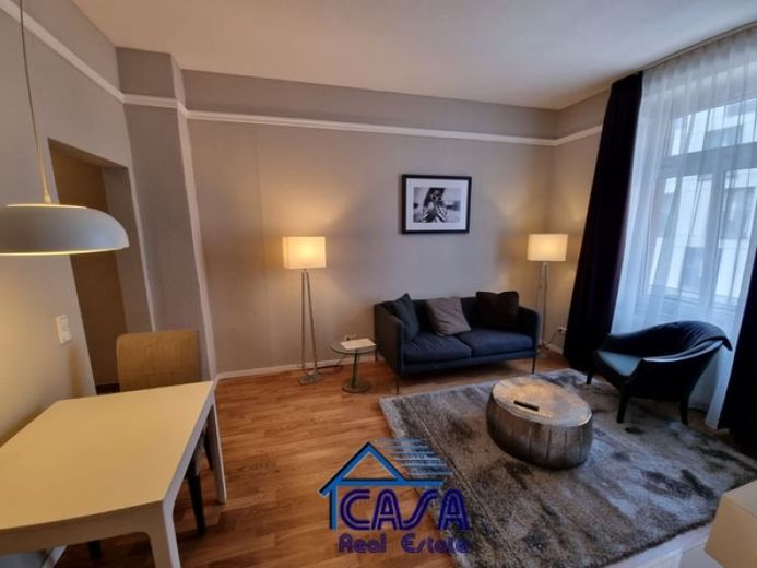 Komplett renoviertes, top möbliertes Apartment fußläufig zum Bankenviertel – Foto 1