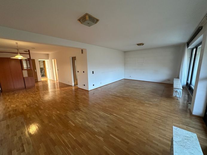 Großzügig - Attraktiv - Balkon - viel Platz - tolles miteinander ! – tolles Parkett