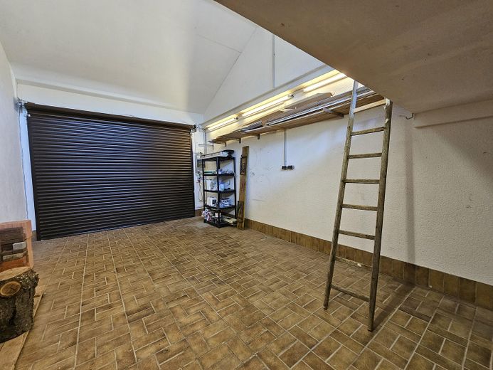 Große Garage / Abstellraum