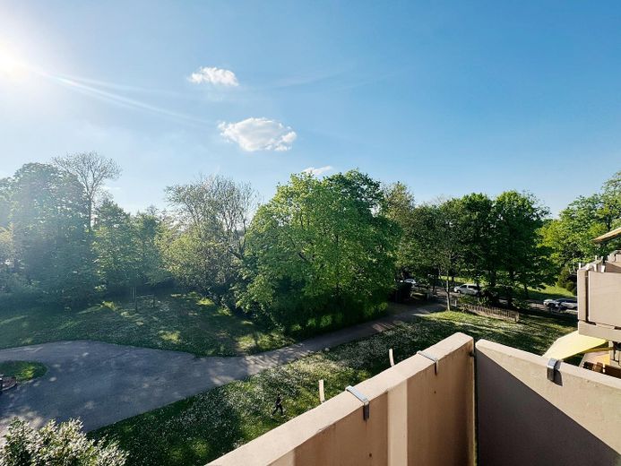 Helles WG Zimmer (saniert / vollmöbliert) – Balkon